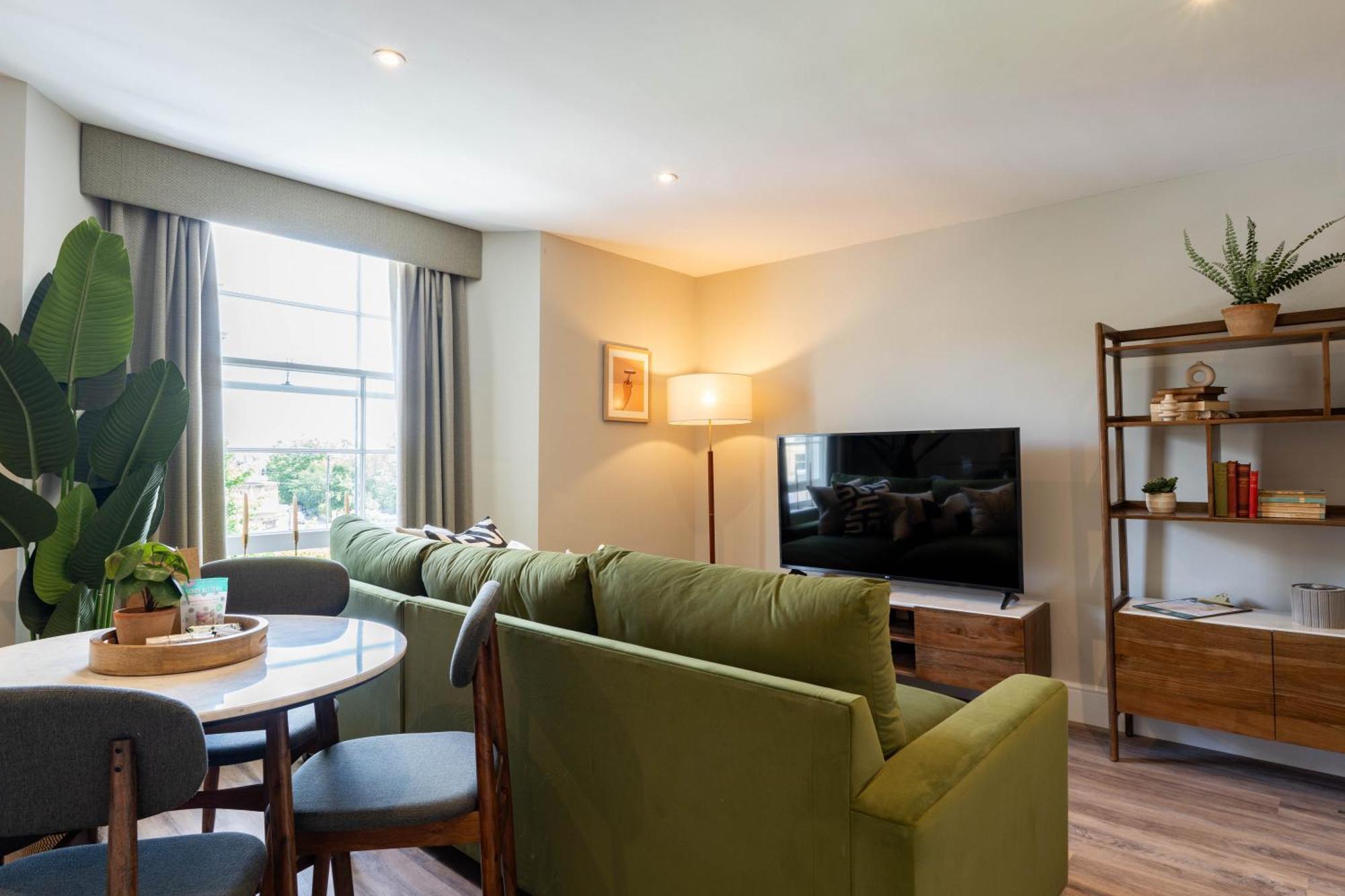 Wellington Place I Your Apartment Бристол Екстериор снимка