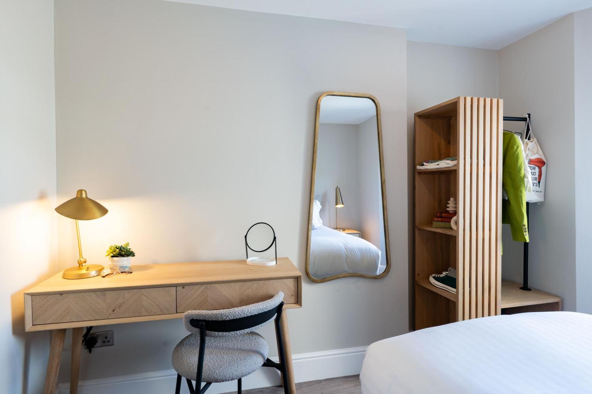 Wellington Place I Your Apartment Бристол Екстериор снимка