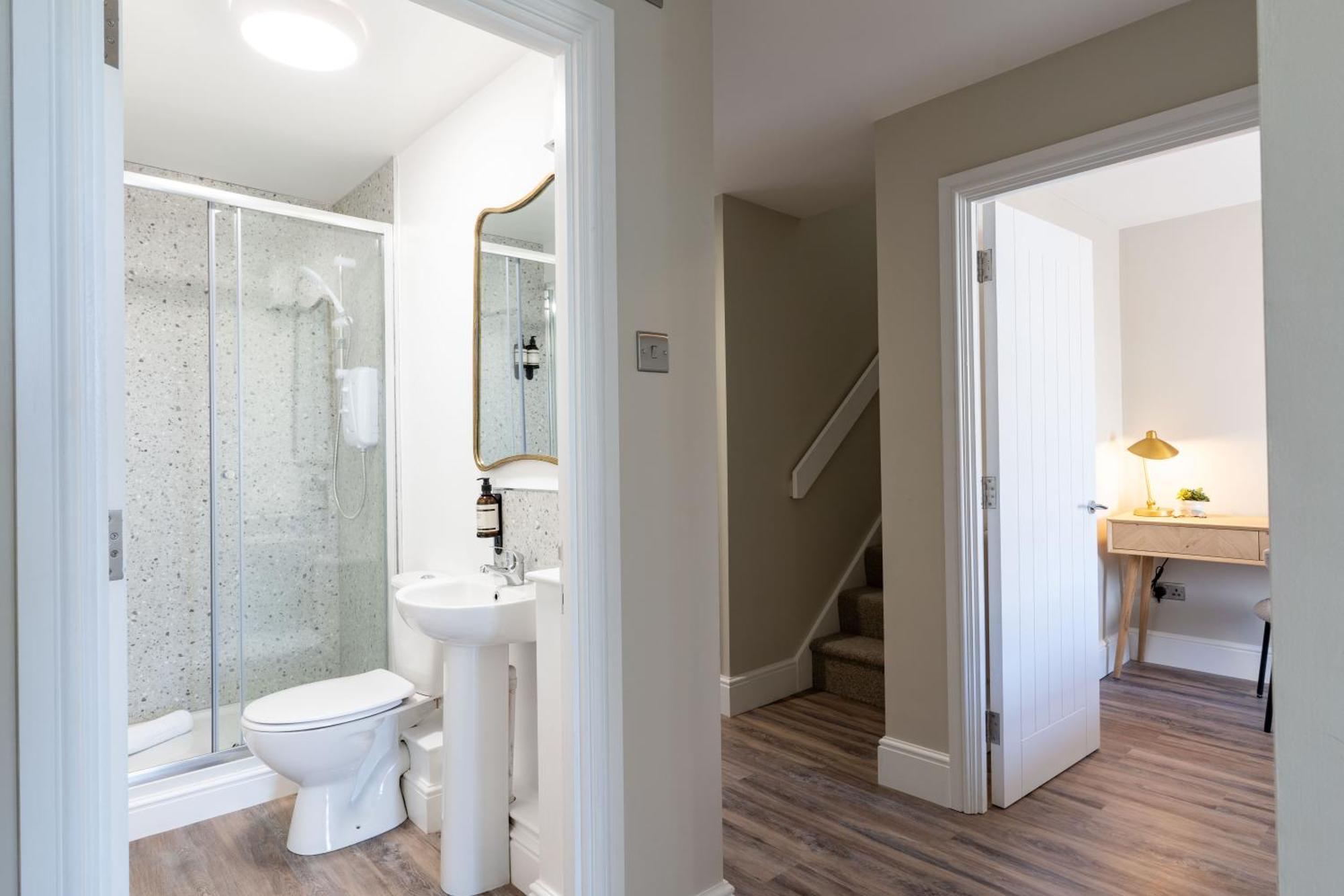 Wellington Place I Your Apartment Бристол Екстериор снимка