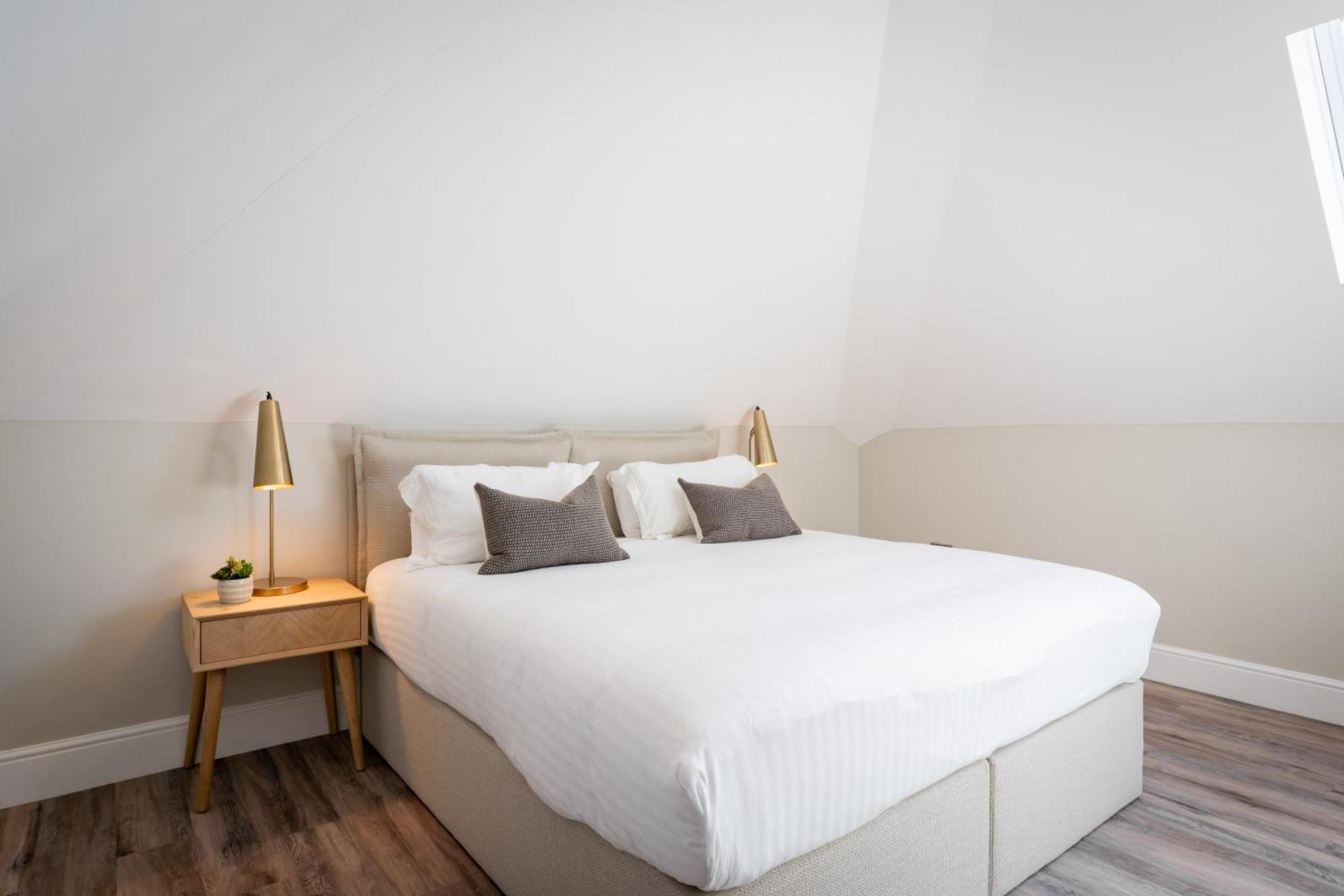 Wellington Place I Your Apartment Бристол Екстериор снимка