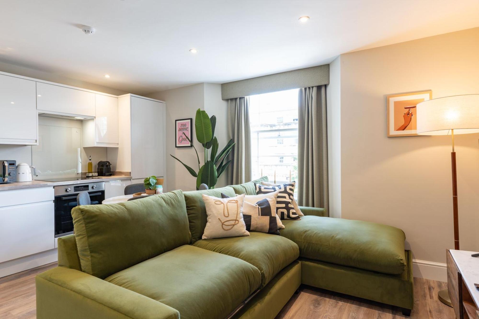 Wellington Place I Your Apartment Бристол Екстериор снимка