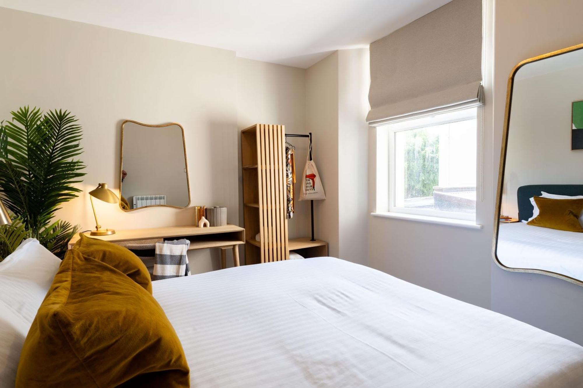 Wellington Place I Your Apartment Бристол Екстериор снимка