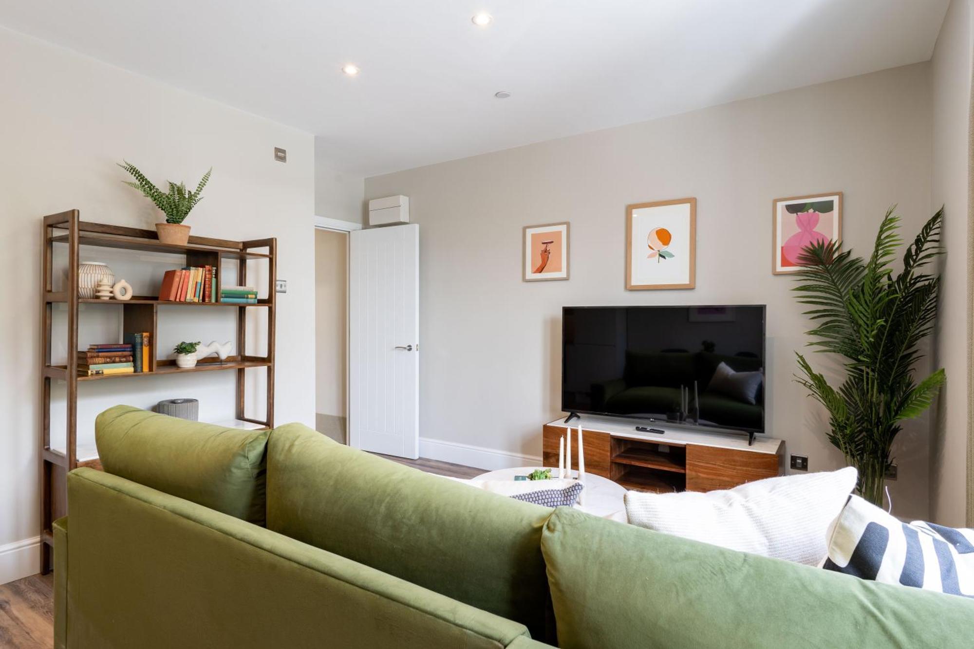 Wellington Place I Your Apartment Бристол Екстериор снимка