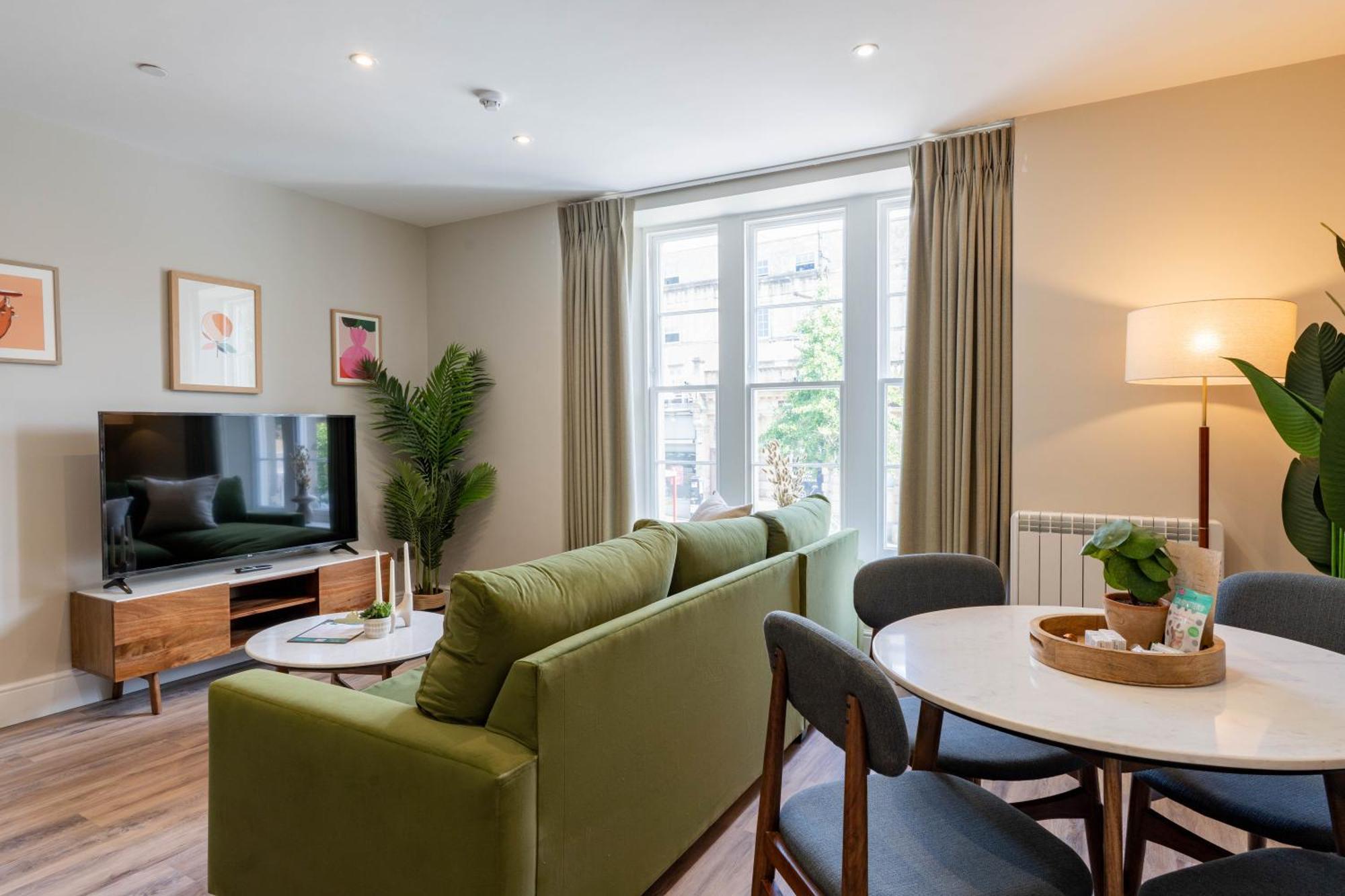 Wellington Place I Your Apartment Бристол Екстериор снимка