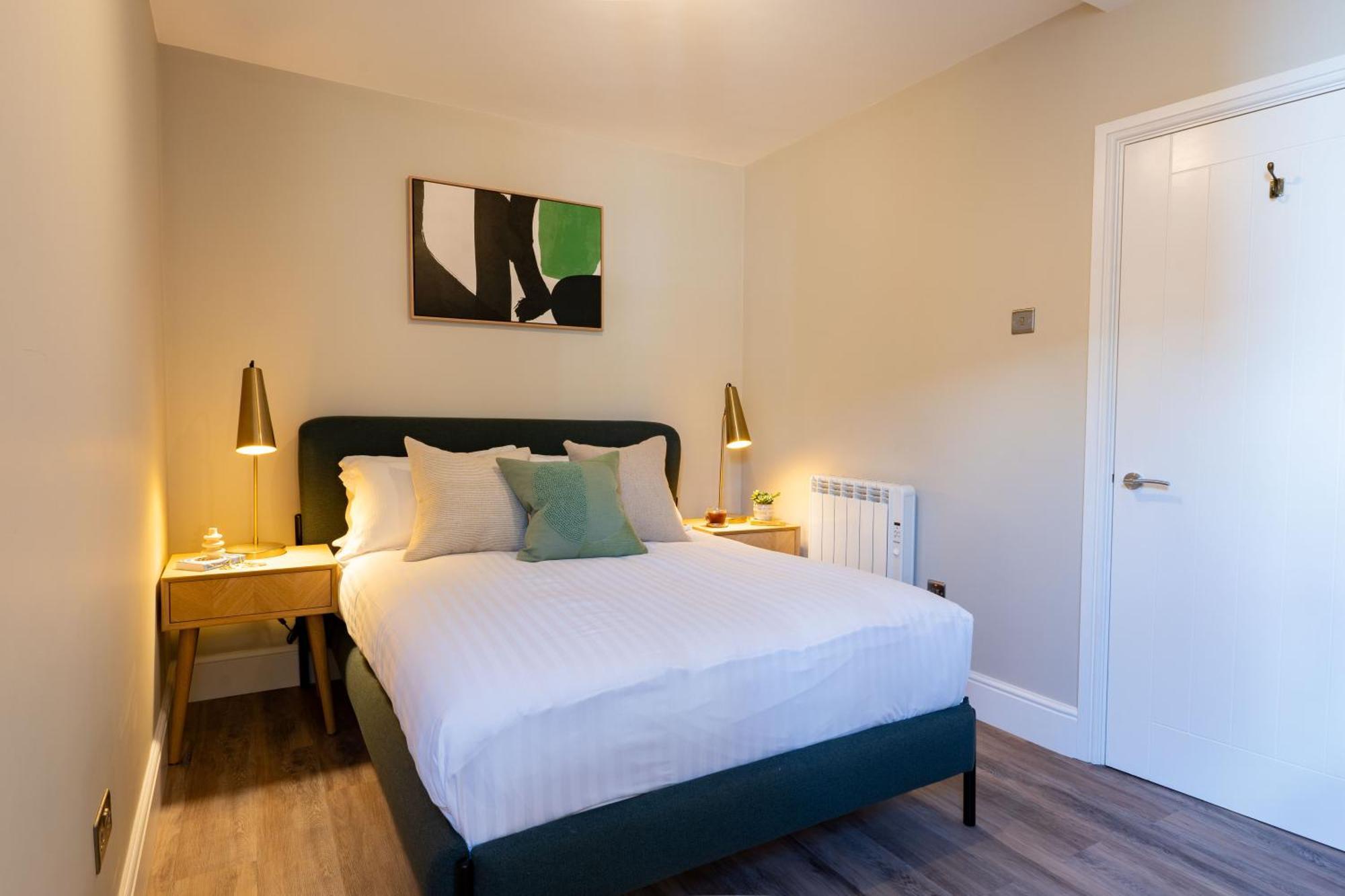 Wellington Place I Your Apartment Бристол Екстериор снимка