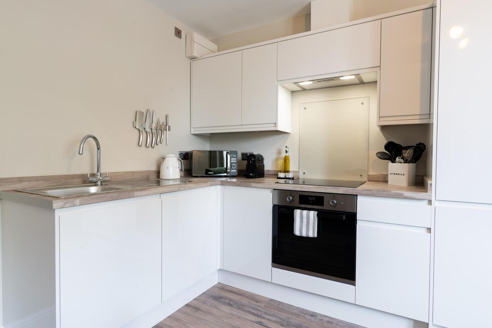 Wellington Place I Your Apartment Бристол Екстериор снимка