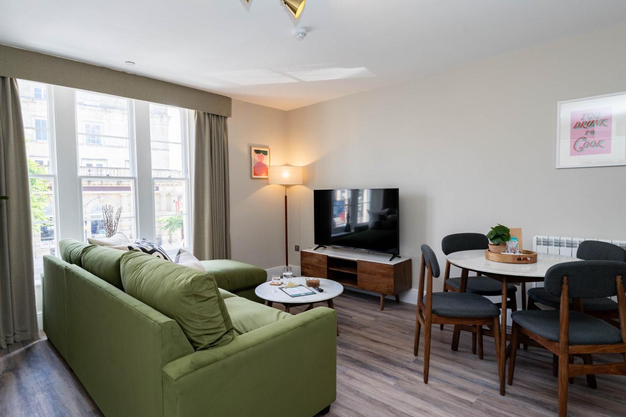 Wellington Place I Your Apartment Бристол Екстериор снимка